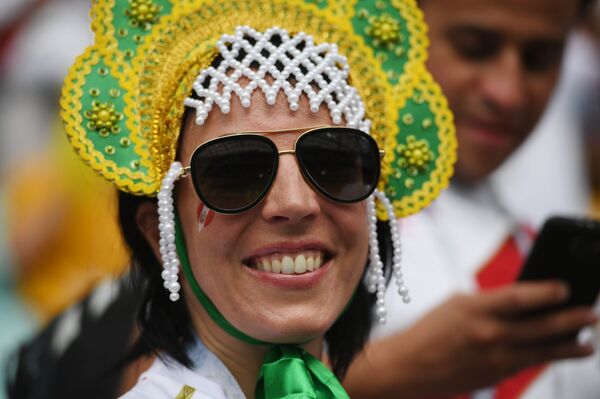 Una hincha de Perú  - Sputnik Mundo