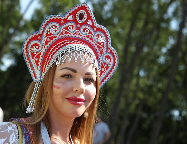 Una hincha de la selección rusa - Sputnik Mundo