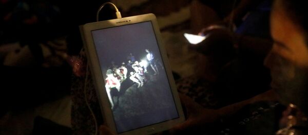 Los rescatistas de Tailandia hallaron vivos a los 12 niños y su entrenador - Sputnik Mundo