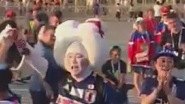 Hinchas japoneses sorprenden en Rostov del Don con su versión de 'Katiusha' - Sputnik Mundo