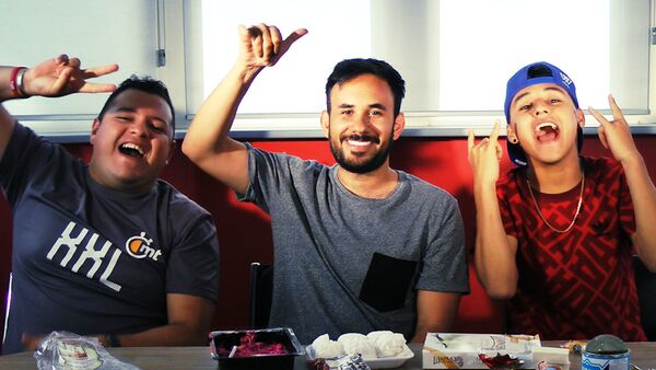 Werevertumorro, XuXo Dom y Lapizito prueban comida rusa - Sputnik Mundo