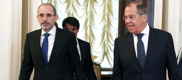 El Ministro de Asuntos Exteriores jordano, Ayman Safadi, y el canciller ruso, Serguéi Lavrov - Sputnik Mundo