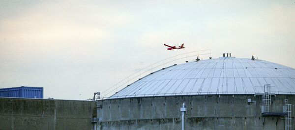Uno de los drones de Greenpeace sobre la central nuclear de Le Bugey el 3 de julio de 2018 Uno de los drones de Greenpeace sobre la central nuclear de Le Bugey el 3 de julio de 2018 - Sputnik Mundo
