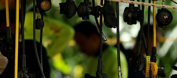 Equipo de buzos en Tailandia - Sputnik Mundo