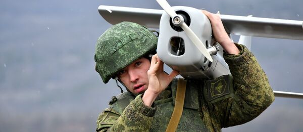 Soldado ruso con un dron (Archivo) Soldado ruso con un dron (Archivo) - Sputnik Mundo