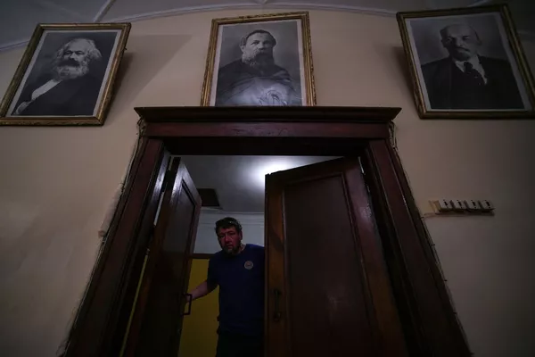 Hinchas extranjeros descubren los secretos de Stalin Hinchas extranjeros descubren los secretos de Stalin - Sputnik Mundo