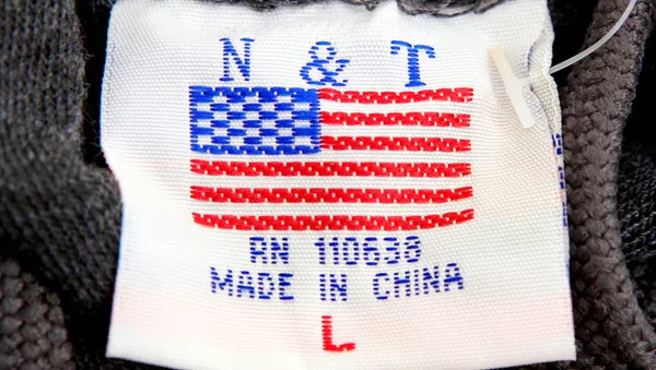 Una etiqueta con la bandera de EEUU y la frase 'Hecho en China' (imagen referencial)