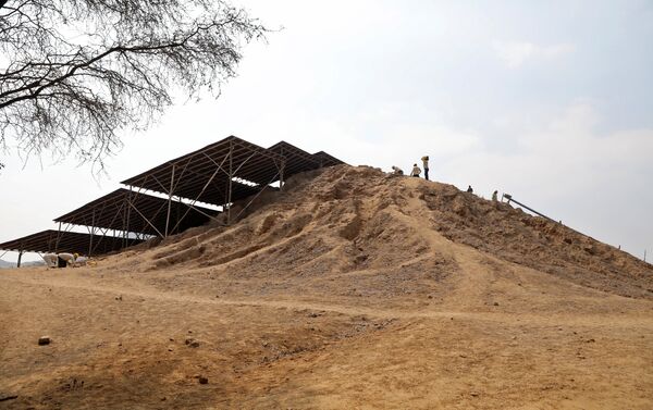 Pirámide en el mayor complejo arquitectónico en Túcume, el Antiguo Perú - Sputnik Mundo