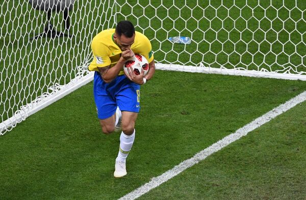 Brasil acorta la distancia 1-2 ante Bélgica con un gol de Renato Augusto en el minuto 76 - Sputnik Mundo