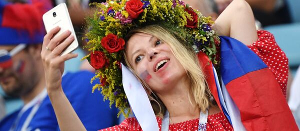 Una hincha de Rusia - Sputnik Mundo
