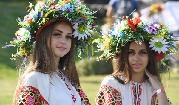 La fiesta de Iván Kupala en Crimea - Sputnik Mundo
