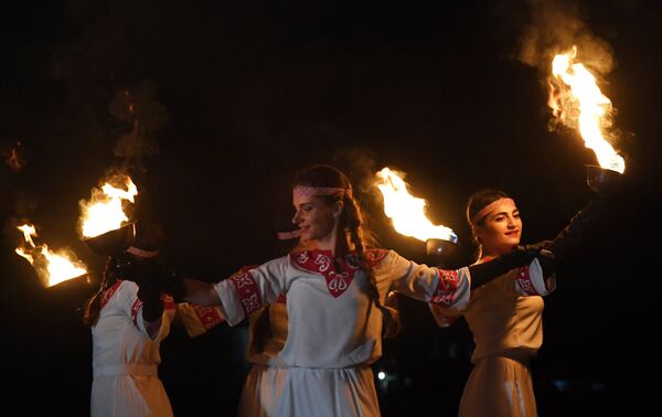 La fiesta de Iván Kupala en Crimea - Sputnik Mundo