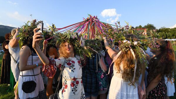 La fiesta de Iván Kupala en Crimea - Sputnik Mundo