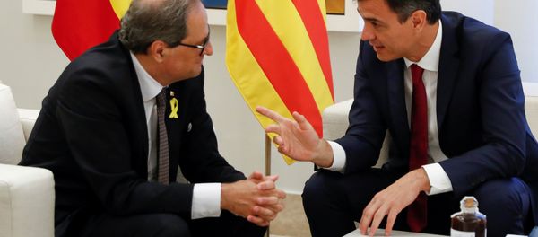 El presidente del Gobierno español, Pedro Sánchez y el presidente de la Generalitat, Quim Torra El presidente del Gobierno español, Pedro Sánchez y el presidente de la Generalitat, Quim Torra - Sputnik Mundo