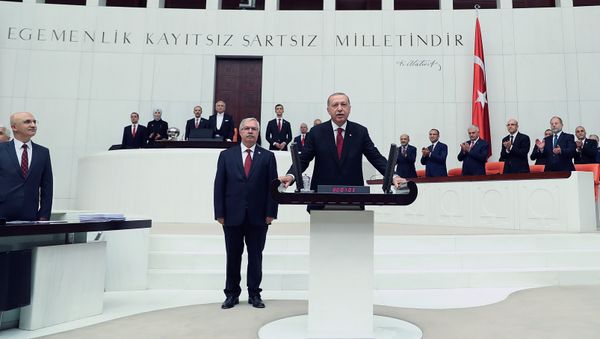 Recep Tayyip Erdogan juramenta como presidente de Turquía Recep Tayyip Erdogan juramenta como presidente de Turquía - Sputnik Mundo