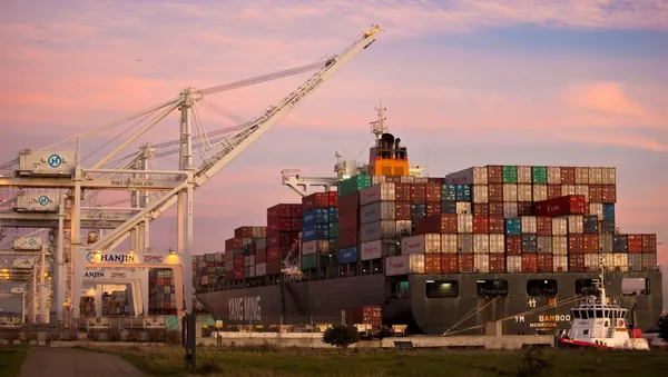 Contenedores con la producción china