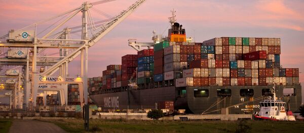 Contenedores con la producción china - Sputnik Mundo