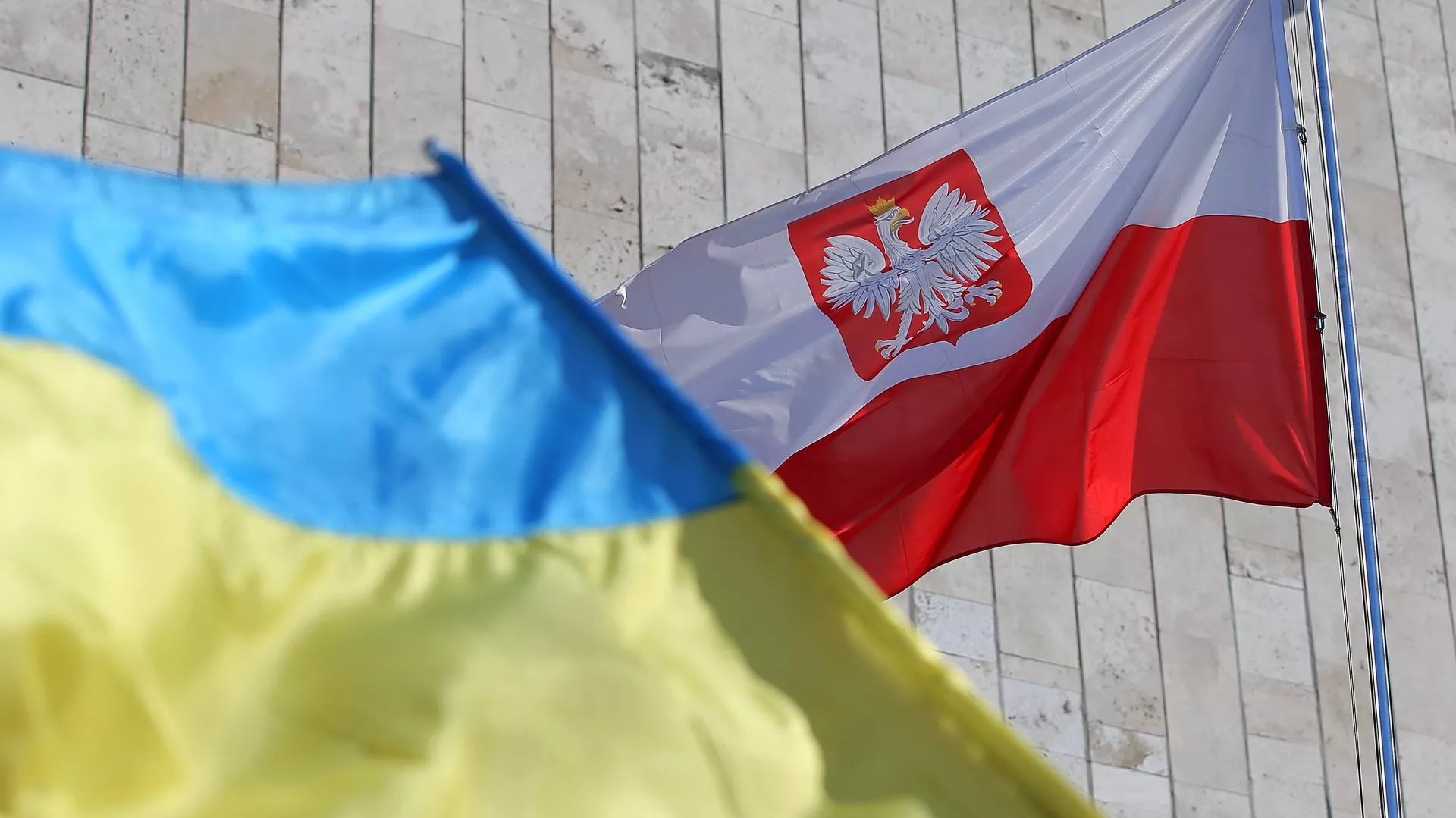 Banderas de Ucrania y Polonia Banderas de Ucrania y Polonia