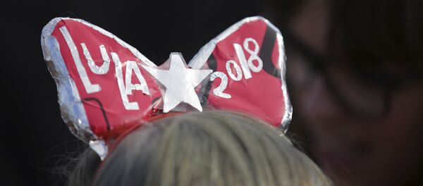 Un partidario del expresidente brasileño Luiz Inácio Lula da Silva - Sputnik Mundo