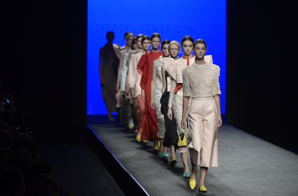 Moda para dormilones en Madrid - Sputnik Mundo