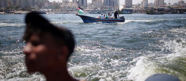 Un barco con palestinos en el mar Mediterráneo - Sputnik Mundo