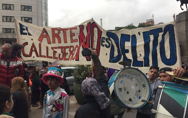 Artistas callejeros protestan en Argentina - Sputnik Mundo