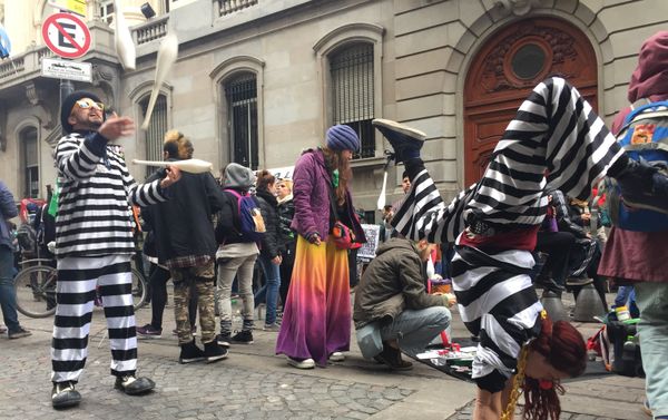 Artistas callejeros protestan en Argentina - Sputnik Mundo
