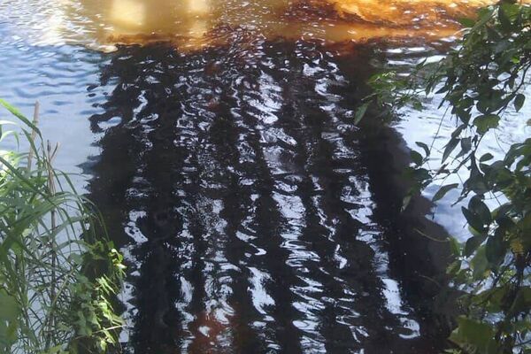 Derrame de crudo deja sin agua potable a una parte de la población del este de Venezuela - Sputnik Mundo