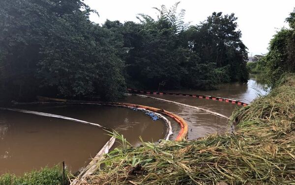 Derrame de crudo deja sin agua potable a una parte de la población del este de Venezuela - Sputnik Mundo