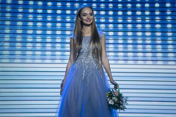 Coronan en Bielorrusia a la Reina de la Primavera - Sputnik Mundo