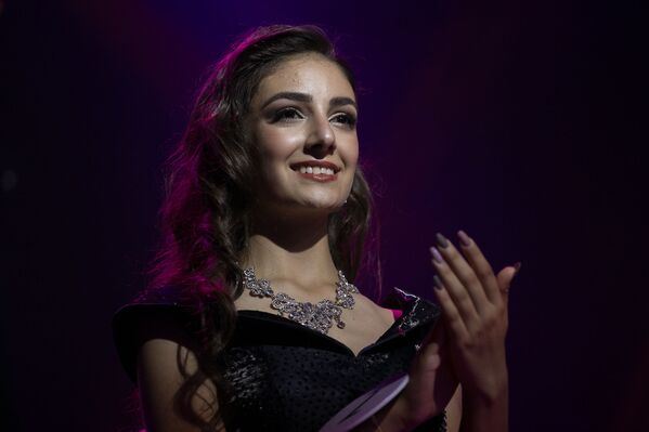 Coronan en Bielorrusia a la Reina de la Primavera - Sputnik Mundo