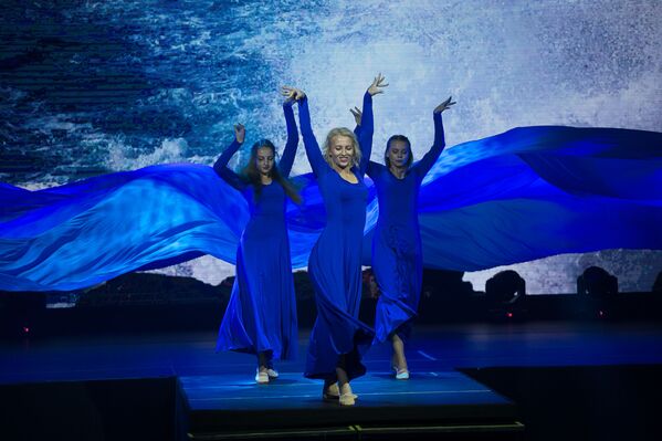 Coronan en Bielorrusia a la Reina de la Primavera - Sputnik Mundo