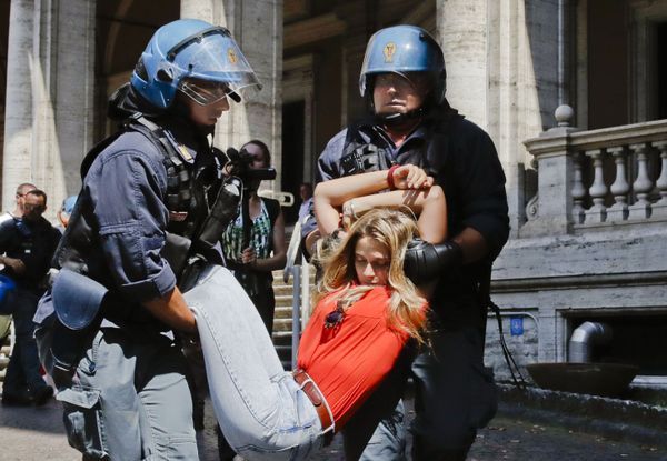 En Italia protestaron contra las duras políticas antiinmigración del Gobierno. - Sputnik Mundo