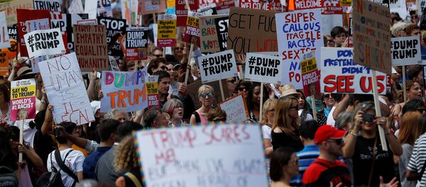 Manifestaciones de protesta contra la visita de Trump a Reino Unido - Sputnik Mundo