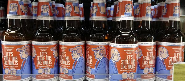 La cerveza producida en Finlandia con motivo de la cumbre de los presidentes de Rusia y EEUU - Sputnik Mundo