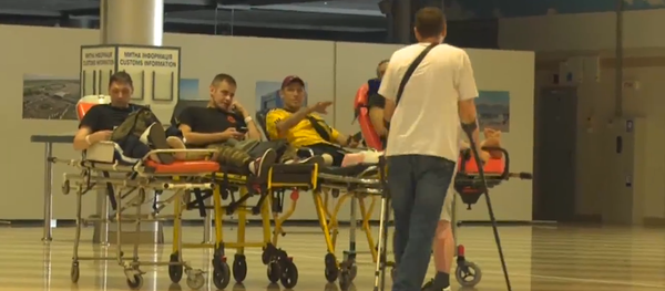 Un soldado ucraniano hace el saludo fascista en Alemania - Sputnik Mundo