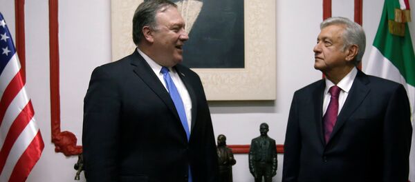El secretario de Estado (canciller) de EEUU, Mike Pompeo, y el presidente electo de México, Andrés Manuel López Obrador El secretario de Estado (canciller) de EEUU, Mike Pompeo, y el presidente electo de México, Andrés Manuel López Obrador - Sputnik Mundo