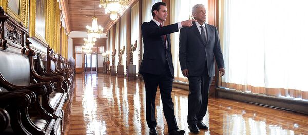 El presidente saliente de México, Enrique Peña Nieto, y quien será su sucesor a partir del 1 de diciembre, Andrés Manuel López Obrador - Sputnik Mundo