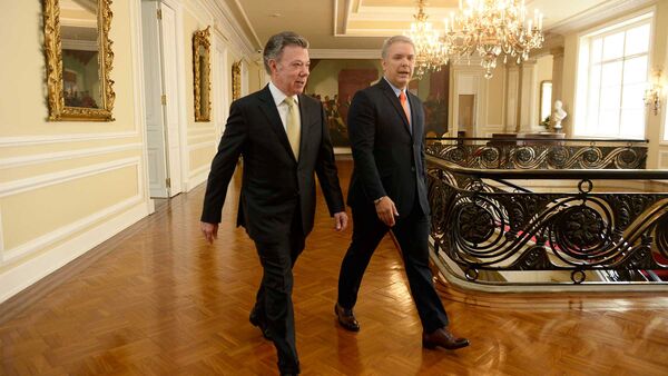El presidente de Colombia, Juan Manuel Santos, y el presidente electo, Iván Duque El presidente de Colombia, Juan Manuel Santos, y el presidente electo, Iván Duque - Sputnik Mundo