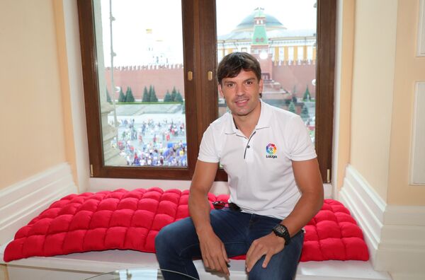 El exfutbolista Fernando Morientes durante su entrevista con Sputnik  - Sputnik Mundo