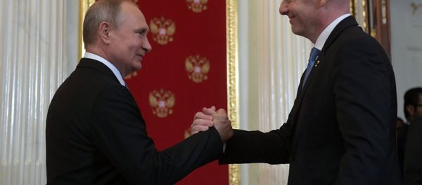 El presidente de la FIFA, Gianni Infantino, y el presidente de Rusia, Vladímir Putin - Sputnik Mundo
