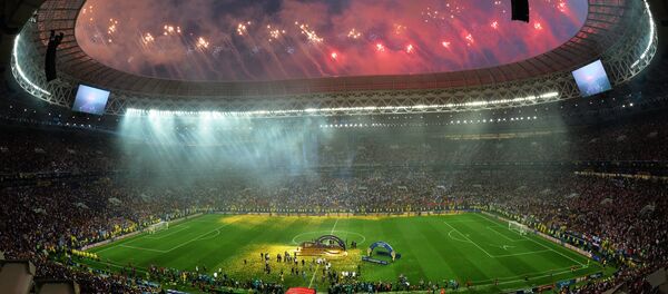 Fuegos artificiales después del partido final el Mundial - Sputnik Mundo