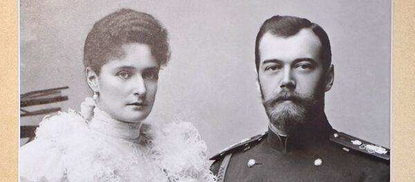 Zar Nicolás II con su esposa, Alexandra Fiódorovna - Sputnik Mundo