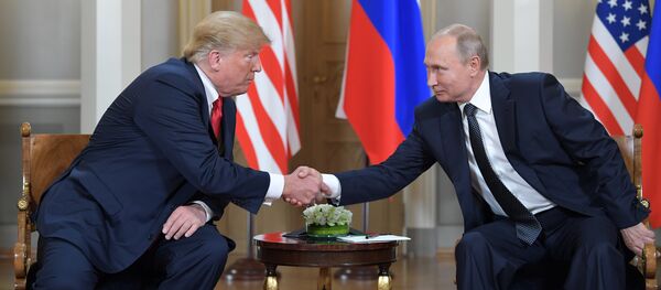 Trump y Putin se reunen en el palacio presidencial para su primera cumbre oficial Trump y Putin se reunen en el palacio presidencial para su primera cumbre oficial - Sputnik Mundo