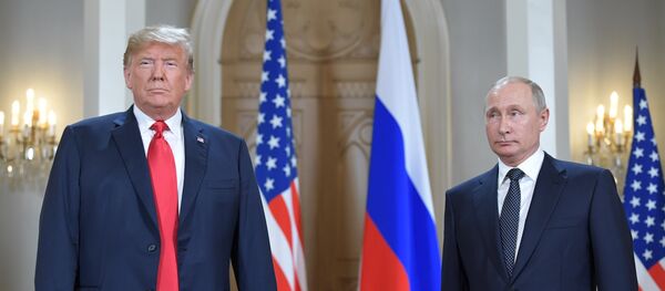 Trump y Putin se reunen en el palacio presidencial para su primera cumbre oficial Trump y Putin se reunen en el palacio presidencial para su primera cumbre oficial - Sputnik Mundo