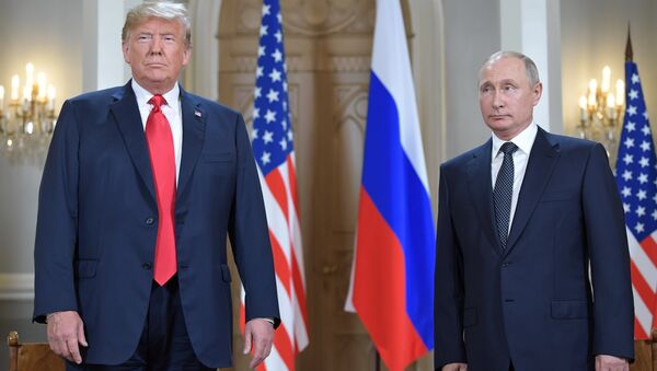 Trump y Putin se reunen en el palacio presidencial para su primera cumbre oficial - Sputnik Mundo