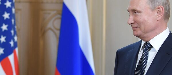 Trump y Putin se reunen en el palacio presidencial para su primera cumbre oficial - Sputnik Mundo