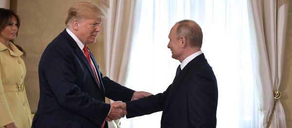 Trump y Putin se reunen en el palacio presidencial para su primera cumbre oficial - Sputnik Mundo