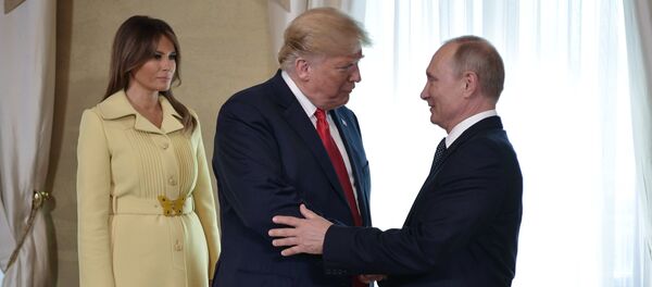 La reunión entre el presidente de Estados Unidos, Donald Trump, y el líder ruso, Vladímir Putin - Sputnik Mundo