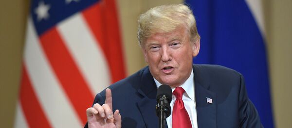 El presidente de Estados Unidos, Donald Trump, durante la reunión con su homólogo ruso, Vladímir Putin - Sputnik Mundo